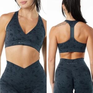 Alphalete Surface Wrap Sports Bra Medium Pebble Print Whale Blue Crossover Camo